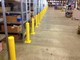 Rammschutzpoller 114x3,6x750 mm. auf Fußplatte gelb